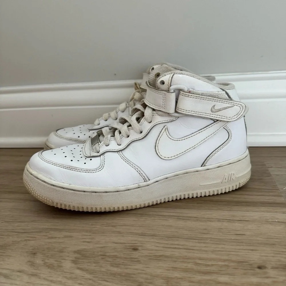 Nike Mid Air Forces